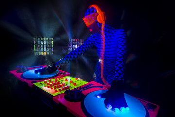 sexy neon uv glow DJ - obrazy, fototapety, plakaty