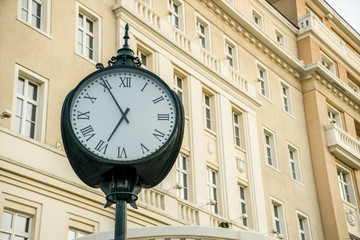 Fototapeta na wymiar Clock in the city