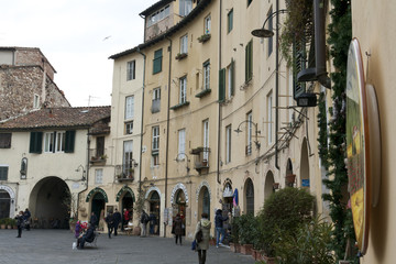 Lucca, Piazza Anfiteatro / Amphitheater Square