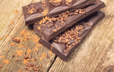 Pieces of chocolate and chocolate crumbs on old boards