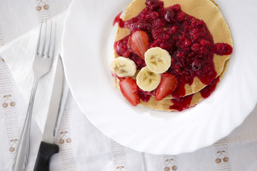 Obraz na płótnie Canvas Pancakes with fruits on table