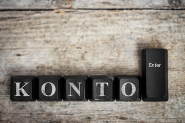 Obraz premium Tasten auf Holztisch mit Text