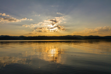 Obraz premium sunset at the lake