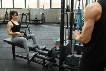Fototapeta na wymiar Muscular woman doing pulling exercises