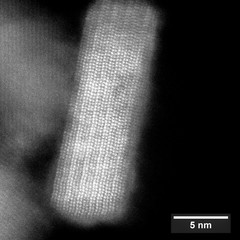 Atoms seen on a nanoparticle with electronic microscopy