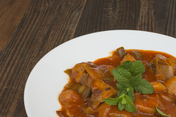 carne con tomates