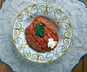  minced raw lamb or beef mixed