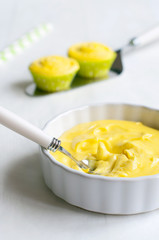 Yellow cheese cream and cupcakes