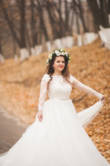 Fototapeta na wymiar Beautiful bride posing in park and forest autumn
