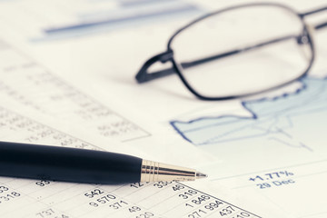 Financial accounting stock market graphs analysis