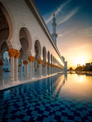 Foto op Canvas Geweldig uitzicht op de zonsondergang bij moskee, Abu Dhabi, Verenigde Arabische Emiraten © marekkijevsky