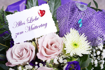 Blumen und Karte "alles liebe zum Muttertag"