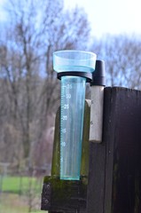 Regenmesser leer - Trockenheit im Frühling