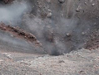 Rykande krater © l1m2e3