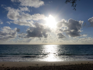 Naklejka premium Morning Sunrise on Waimanalo Beach over the ocean