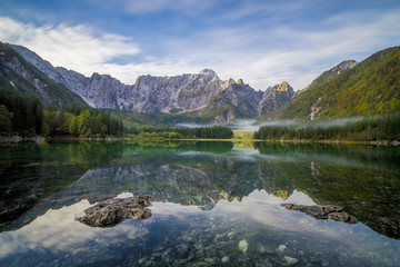 jezioro górskie w Alpach Julijskich,Laghi di Fusine - obrazy, fototapety, plakaty