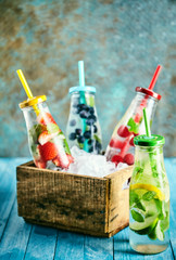 Obraz na płótnie Canvas Assorted summer fruit drinks on display