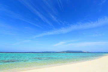 沖縄の美しい海とさわやかな空