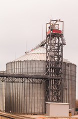 silo for storing grain