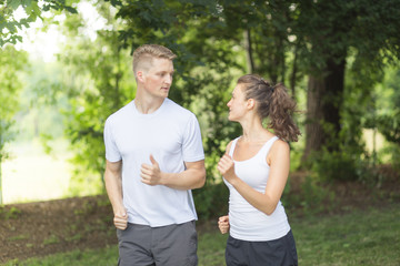 Obraz premium Mann und Frau beim Joggen