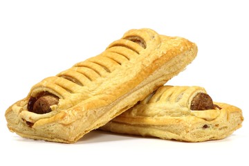 Frikandelbroodjes isoliert auf weißem Hintergrund