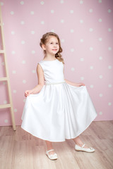 Obraz na płótnie Canvas little girl in princess dress