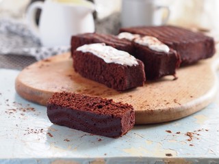 chocolate cake brownies
