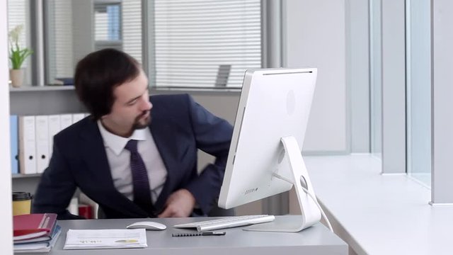 The Begining of the Working Day/The manager comes in the morning to the workplace. He finishes his coffee, flexing his fingers and begins to check his list on the computer