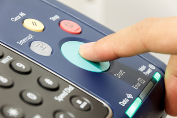 Obraz premium Finger's someone is pushing start copy machine .