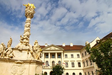 Obraz premium Holy Trinity Statue in Sopron, Hungary, Europe..