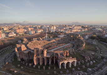 Veduta Aerea anfiteatro Santa Maria Caserta con sfondo del Vesuvio - obrazy, fototapety, plakaty