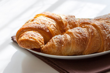 Cornetti alla marmellata di albicocche