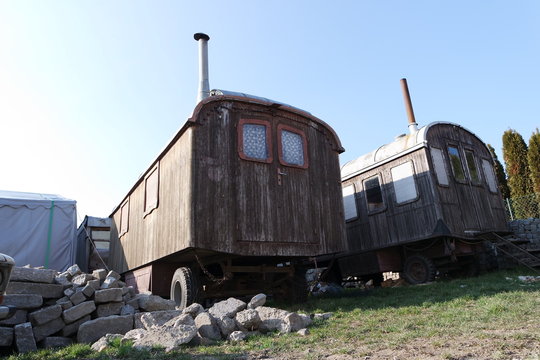alte Zirkuswagen