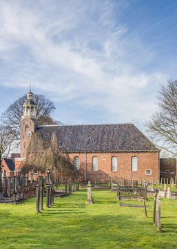 Reformed church and graveyard in Oude Pekela