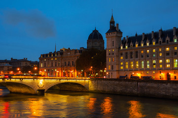 Fototapeta na wymiar Night view of Paris, France