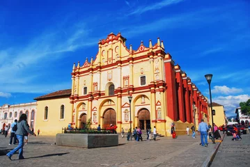 Zelfklevend Fotobehang Hoofdplein in San Cristobal, Mexico met kathedraal © Madrugada Verde