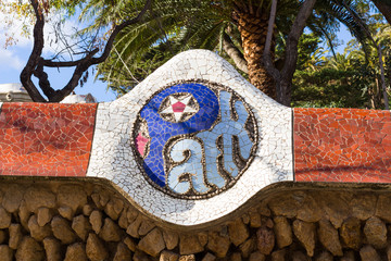 Obraz premium Sign of The Park Guell close-up on February 13, 2015 in Barcelona, Spain. Park Guell is the famous park was designed by Antoni Gaudi and built in the years 1900 to 1914.
