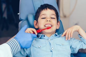 Learning about importance of good tooth brushing