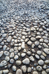 Pavement made of pebbles and concrete mixture