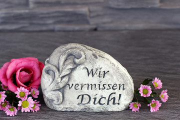 Stein mit Trauerspruch