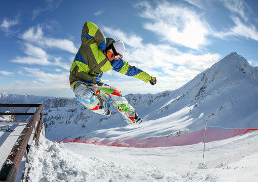 Snowboarder in the free jumping