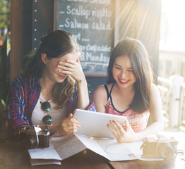 Girls Friendship Hangout Traveling Holiday Photography Concept © Rawpixel.com