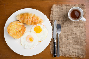 breakfast biscuit croissant egg