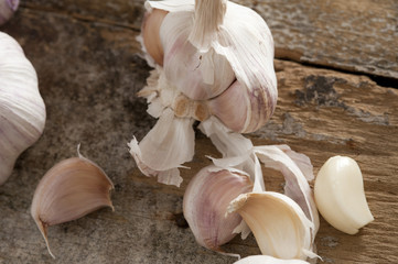 Fresh raw garlic cloves