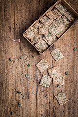 Crispbread with garlic, dried herbs and salt