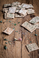 Crispbread with garlic, dried herbs and salt