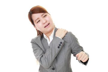 肩こりに悩む女性