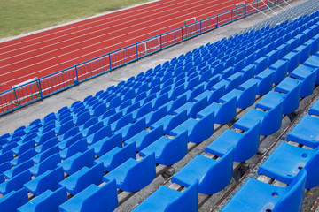 Naklejka premium Niebieskie siedzenia stadionowe