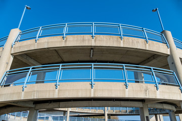 Mehrgeschossige Fußgängerbrücke