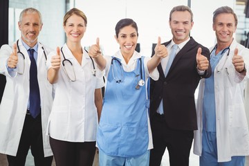 Obraz premium Medical team putting their thumbs up and smiling